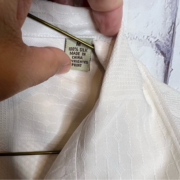 Tommy Bahama Hawaiian Shirt Yellow raised fabric Short Sleeve Silk Camp Med - Picture 3 of 3